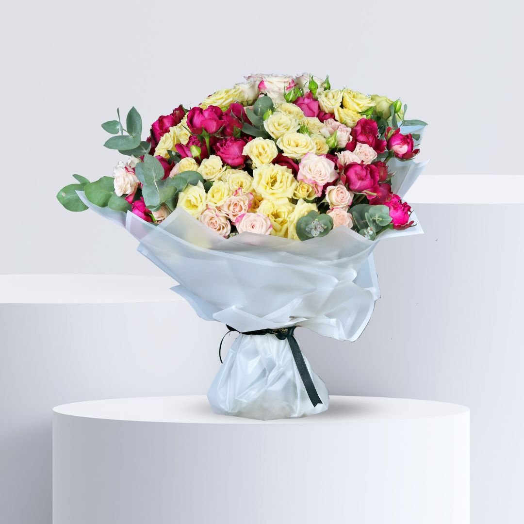 Pink Peach Bouquet - Elegant Roses in a Stylish Bag