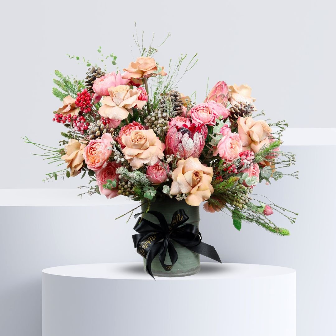 Peaceful Flow Flower Vase - Serene Floral Arrangement for Tranquil Ambiance