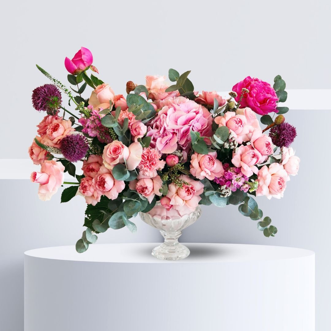 Stunning Vase Arrangement - Elegant Floral Centerpiece in Glass Vase
